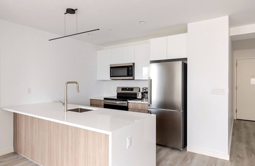Greenpoint Apartamento | Blueground | Greenpoint, pool & w/d, nr park