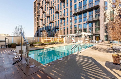 Reston Apartamento | Blueground | Hunter Mill District, pool, nr Lake Anne