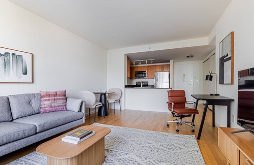 Hunters Point Apartamento | Blueground | LIC, pool & gym, nr parks