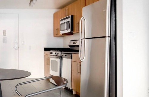 Hunters Point Apartamento | Blueground | LIC, pool & w/d, nr Gantry Park