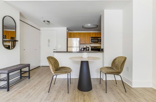 Hunters Point Apartamento | Blueground | LIC, pool & w/d, nr Gantry Park