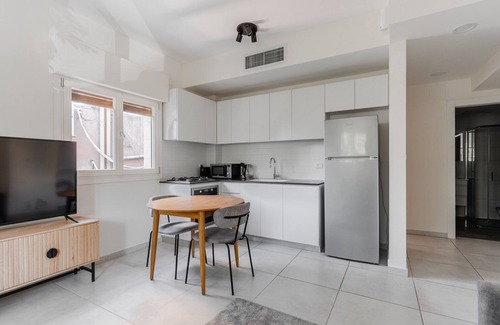 Kerem HaTeimanim Apartamento | Blueground | Nahalat Bynamin, City view (TLV-7)