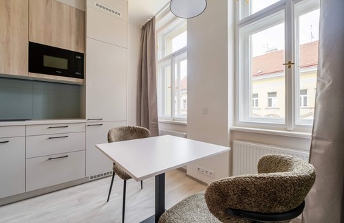 Nusle Apartamento | Blueground | Nusle, city view, nr Vysehrad (PRG-73)