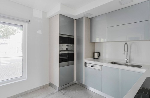 Paco De Arcos Apartamento | Blueground | Oeiras, furnished, a/c, washer