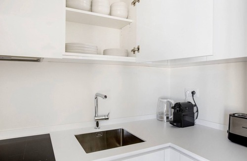 Alges Apartamento | Blueground | Oeiras, rooftop, fully furnished