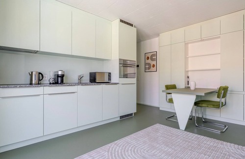 Oerlikon Apartamento | Blueground | Oerlikon, balcony, nr Zurich Zoo