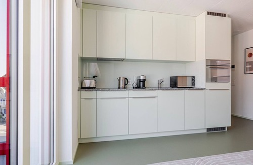Oerlikon Apartamento | Blueground | Oerlikon, balcony, nr Zurich Zoo