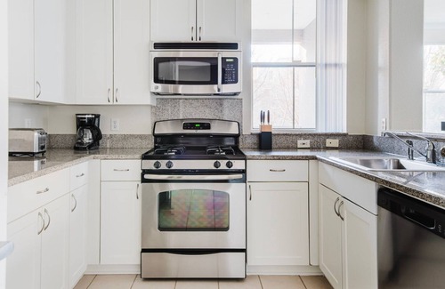 North Central Apartamento | Blueground | San Mateo, pool & w/d, nr park