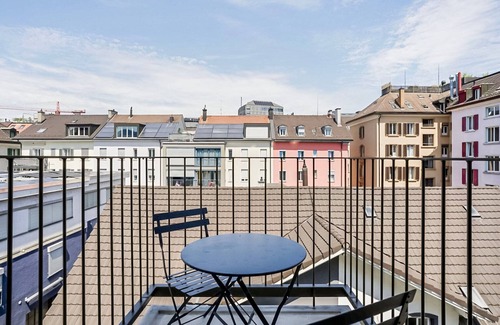 Langstrasse Apartamento | Blueground | Wiedikon, blcny, elev, w/d, nr market
