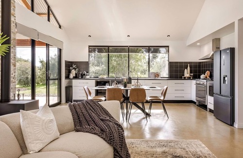 Yallingup Casa | Bluegum Hideaway - luxury accom, aircon throughout, 2 kitchen/living