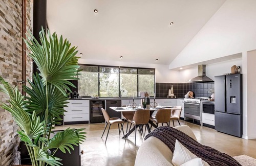 Yallingup Casa | Bluegum Hideaway - luxury accom, aircon throughout, 2 kitchen/living