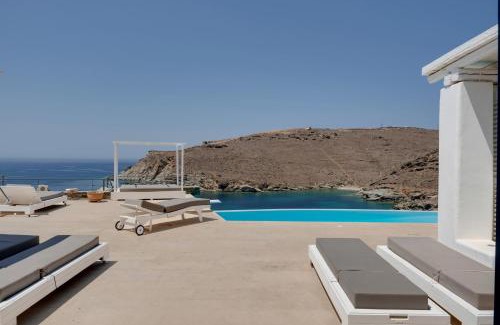 Syros Casa | Blueros - Black Stone Suite