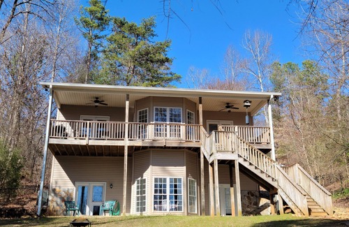 Fair Play Casa | Blues Brothers Hideaway - Lakefront - Fenced yard - Pets Welcome - Clemson 20 mi