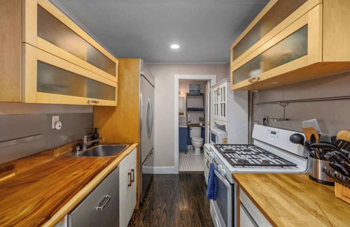 Saugatuck Casa | Bluestar Cottage - 2BR with Hot Tub