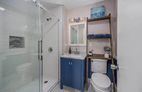 Saugatuck Casa | Bluestar Cottage - 2BR with Hot Tub