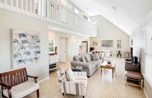 Toilla Segunda Casa | Bluetopia Blue Wahoos Beach House