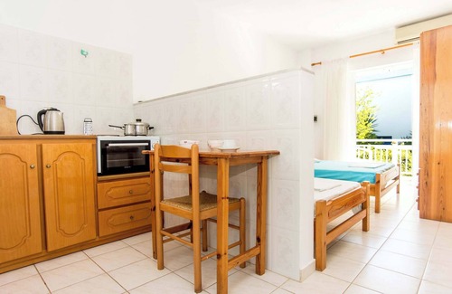 Kerameies Apartamento | BlueWhite Studio - Getaway by the Pool