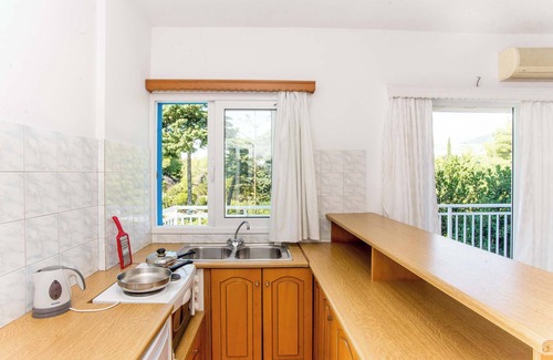 Kerameies Apartamento | BlueWhite Studio - Mountain Vistas by the Pool