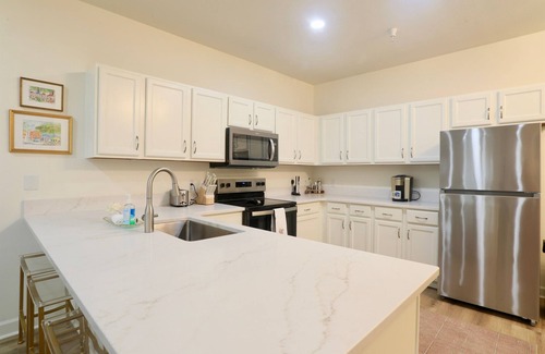 Oxford Condominio | "Bluff Bliss" 1 mi Scenic Walk to OM! Renovated!