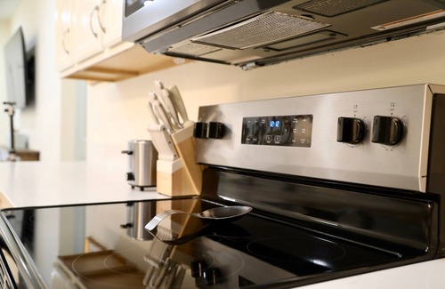Oxford Condominio | "Bluff Bliss" 1 mi Scenic Walk to OM! Renovated!