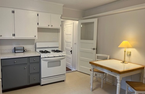 Harbor Springs Casa | Bluff Bliss. Walk the sidewalk to downtown Harbor Springs. FRESHLY renovated.