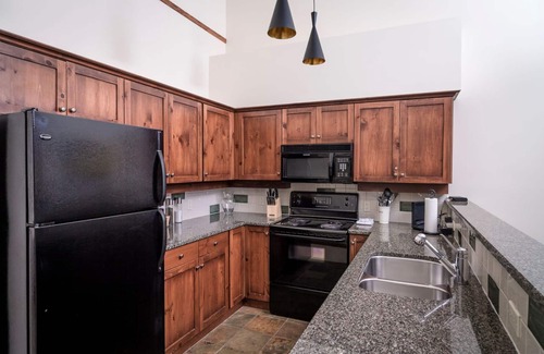 Nordic Estates Chalet De Esquí | BLUFFS 6 | 3 Bed 2 Bath Townhouse | Ski-In/Out | Breathtaking Views | Hot Tub