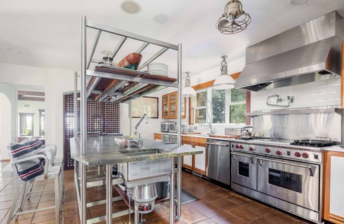 North Haven Casa | Bluffside Cove by Rove Beachfront Villa w Pool Sauna