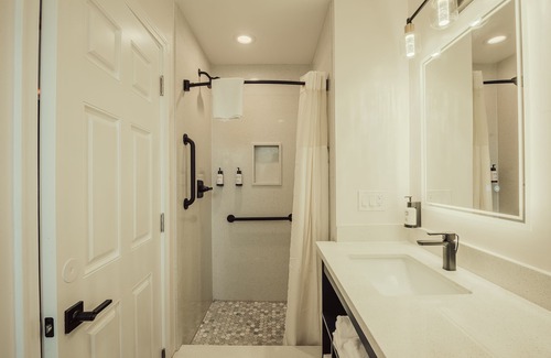 Morro Bay Hotel | Blufftop Inn & Suites - Wharf/Restaurant District