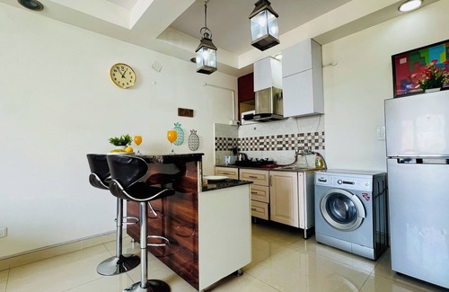 Defence Colony Apartamento | BluO 1BHK Defence Colony Market - Lift, Balcony
