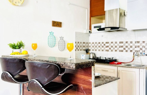 Defence Colony Apartamento | BluO 1BHK Defence Colony Market - Lift, Balcony