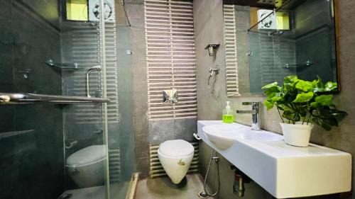 Green Park Apartamento | BluO 3BHK Green Park, Private Garden Lift - Balcony