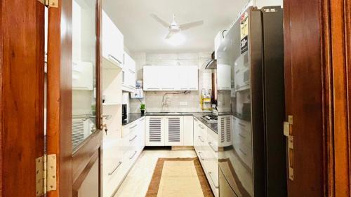 Green Park Apartamento | BluO 3BHK Safdarjung Enclave, Lift & Terrace Garden
