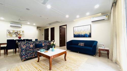 Saket Apartamento | BluO Elegant 4BHK Saket - Lift, Balcony, Parking