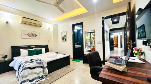 New Delhi Apartamento | BluO Park Facing 3BHK- Lift, Balcony, Parking