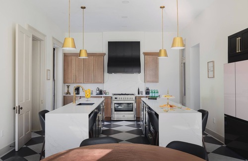Clifton Casa | Blushing Pink Manor! 8BR! Off Frankfort Ave! Pickleball Court!
