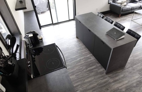 East Stroudsburg Cabina | BLVCK Cabin w/ HotTub in the Mountains near Bushkill Falls