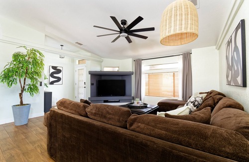 Blythe Casa | "Your Serene Oasis Awaits on a Sprawling 1-Acre Cul-de-Sac in Blythe"
