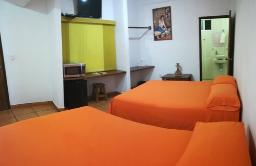 Coacoyul Casa | BM Zihua Casa de Huéspedes