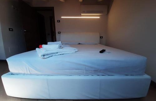 Magugnago Apartamento | BMP APARTMENT DELUXE 1 JACUZZI RISCALDATA PRIVATA vista Lago di Garda