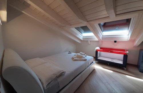 Magugnago Apartamento | BMP APARTMENT DELUXE 1 JACUZZI RISCALDATA PRIVATA vista Lago di Garda