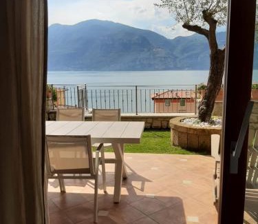 Magugnago Casa | BMP APARTMENT DELUXE 2 JACUZZI RISCALDATA PRIVATA vista Lago di Garda