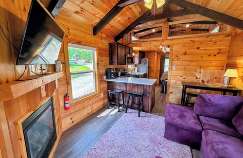 Twin Mountain Cabina | BMV4 Awesome "Tiny Home" A/C, Mountain Views, Minutes to Skiing, Hiking, Attractions, Dog Friendly!