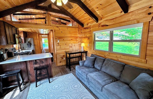 Twin Mountain Cabaña | BMV6 Awesome "Tiny Home" A/C, Mountain Views, Minutes to Skiing, Hiking, Attractions, Dog Friendly!