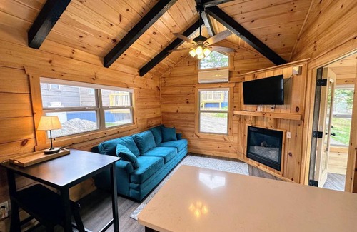 Twin Mountain Chalet De Esquí | BMV8 Tiny Home village near Bretton Woods