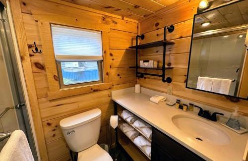 Twin Mountain Chalet De Esquí | BMV8 Tiny Home village near Bretton Woods