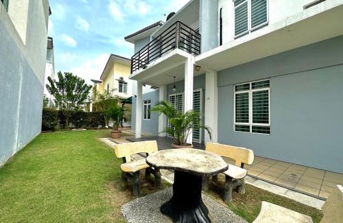 Rawang Casa | BNB Casa Grande at Rawang - spacious, 15 pax and WiFi