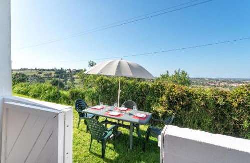 Patio Apartamento | BnB Homes Large fully equipped Apartment with 2 bedrooms, swimming pool & patio