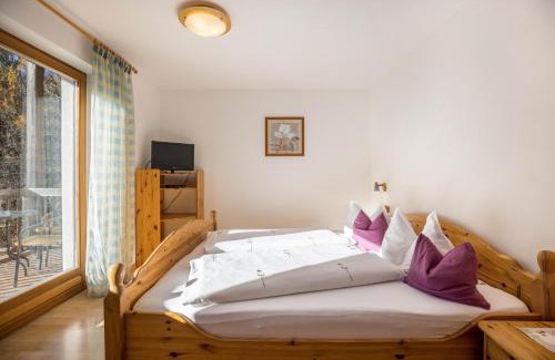 Monguelfo Apartamento | Bnb Lettnerhof Balcony Family Suite
