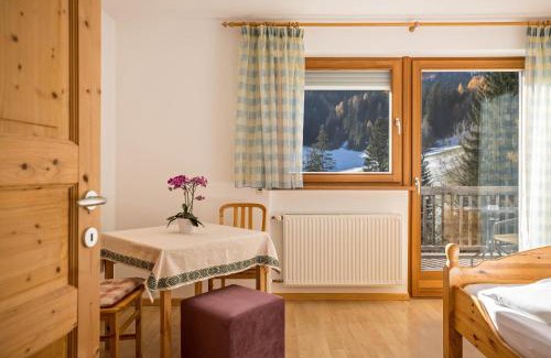 Monguelfo Apartamento | Bnb Lettnerhof Balcony Family Suite