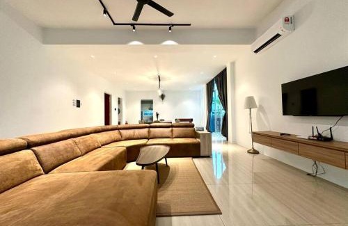 Bandar Country Homes Casa | BNB Luxe Homestay, Rawang - pool, 18 pax